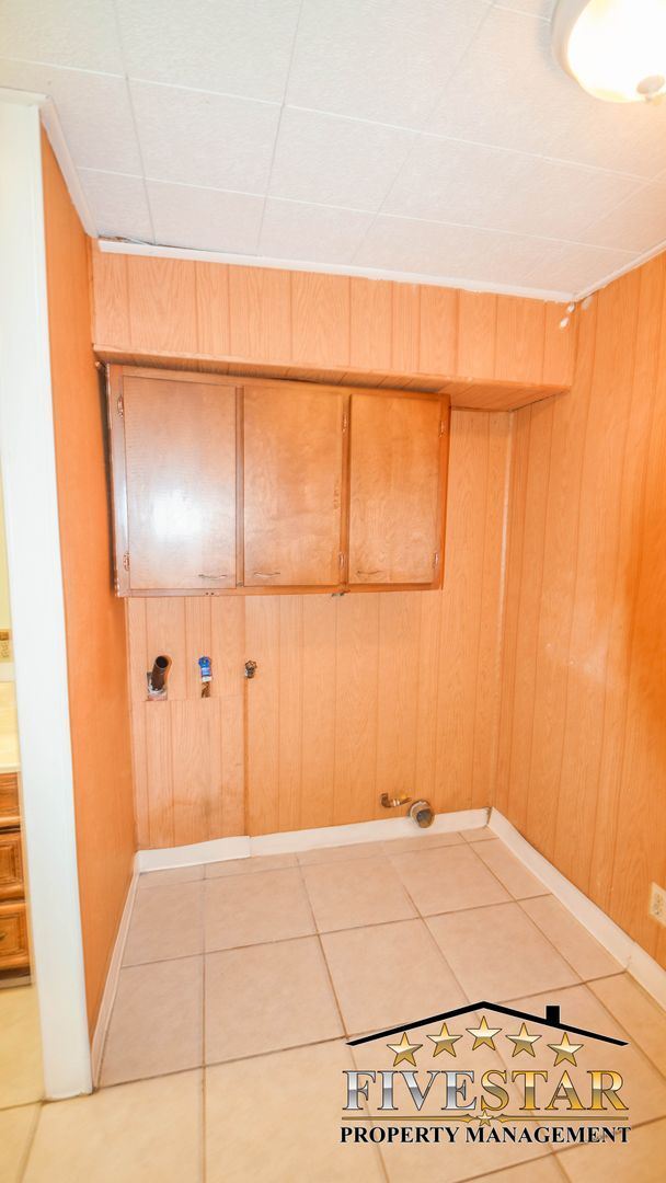 Building Photo - 3 br, 2 bath House - 6220 TIGERFLOWER DR.