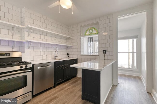 Building Photo - 860 W 33rd St