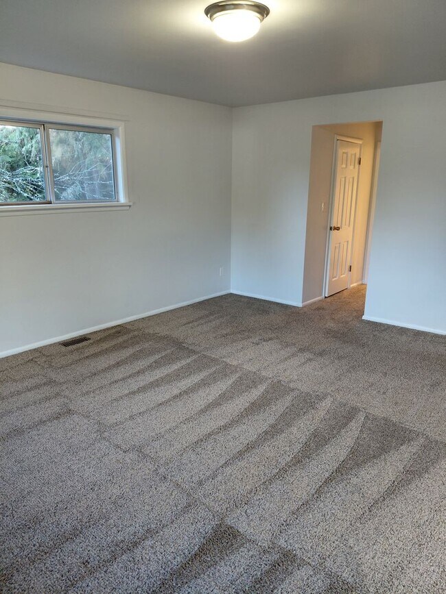 Building Photo - Silverdale Area Home