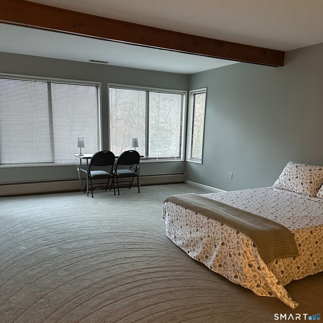 Building Photo - 6 Cove Rd