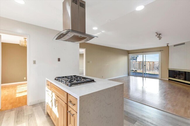 Building Photo - 40307 San Sebastian Pl