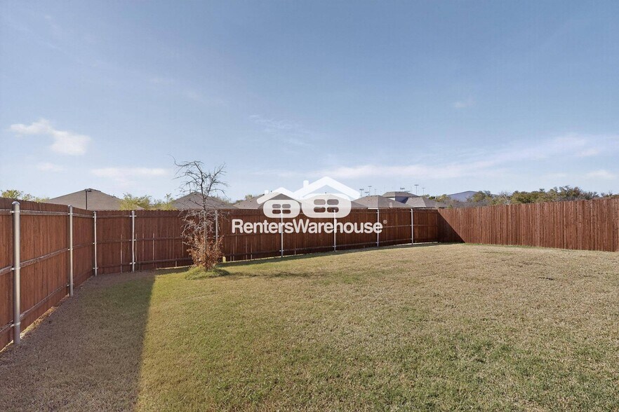 Building Photo - 8517 Centerboard Ln