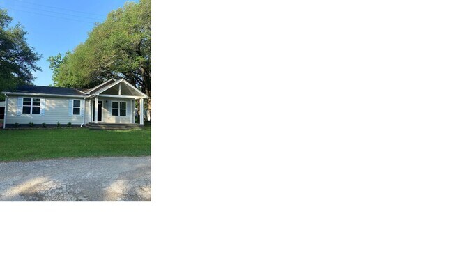 Primary Photo - 105 W Maple St