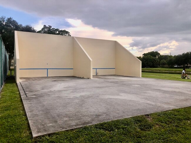 Building Photo - 2311 S Cypress Bend Dr