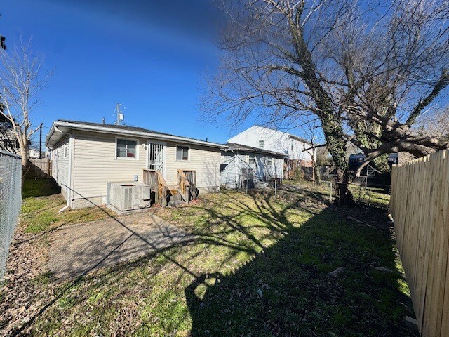 Building Photo - 1724 Selden Ave