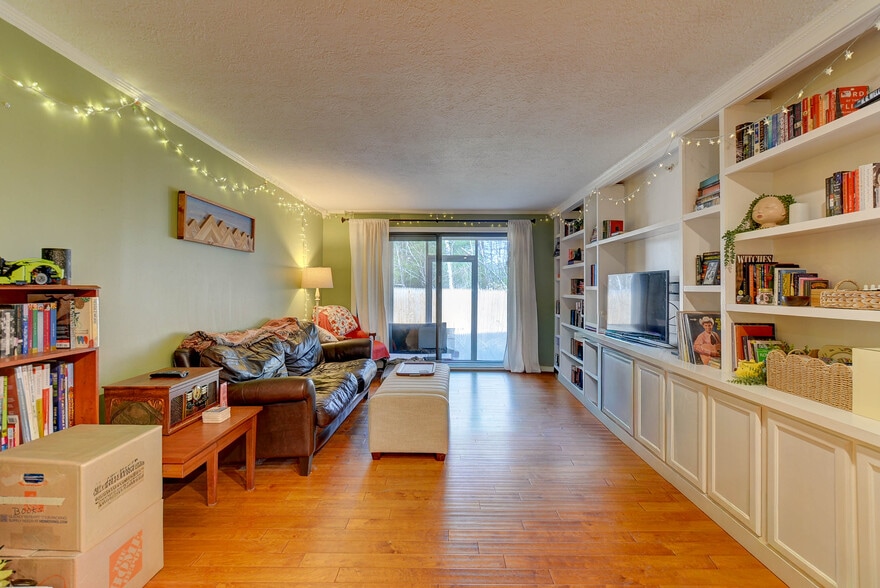 Private Porch Entrance - 19 Saco St