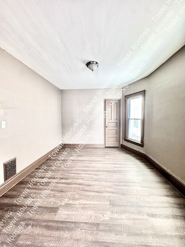 Building Photo - 10 Parkview Ave