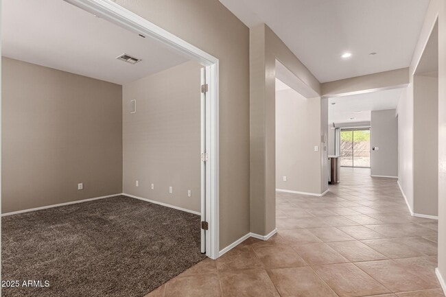 Building Photo - 1744 W Turtle Hill Dr