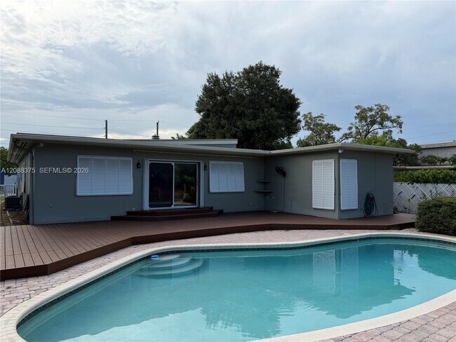 Building Photo - 800 SW 8th Terrace