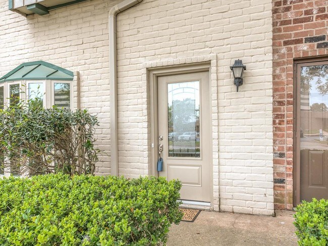 Building Photo - 14703 Barryknoll Ln