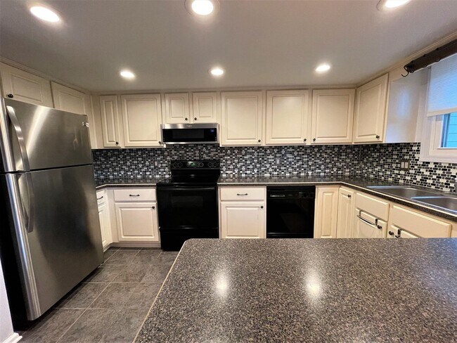 Building Photo - 6908 Gullway Bay Dr