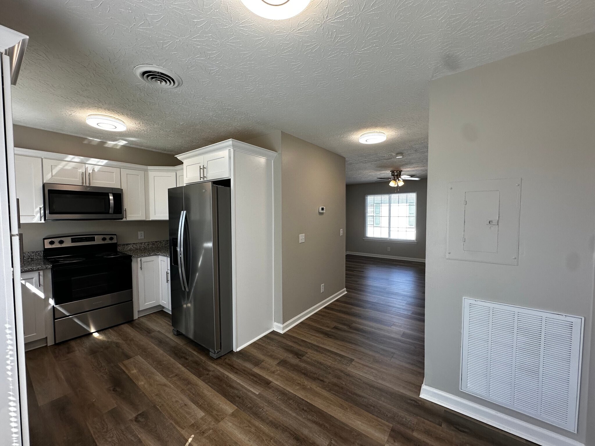Building Photo - 1506 Batts Blvd