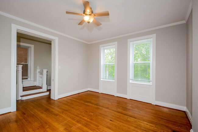 Building Photo - Fantastic 3bd/2ba home! Coming soon!