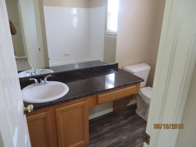 Building Photo - 3 Bedroom 21/2 bath in founders