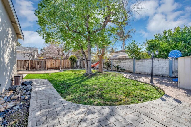 Building Photo - Wow! What a Great Home! Coming Soon!