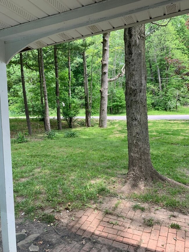 Building Photo - MADISON RANCH WITH 2 BATHS!