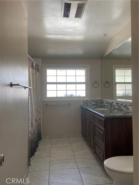 Building Photo - 1231 N Acacia Ave