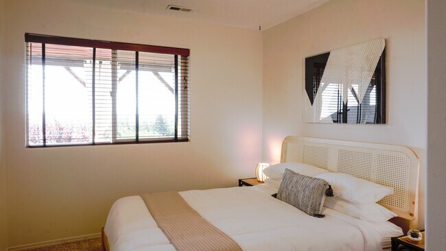 Building Photo - 7904 80th Ave NE