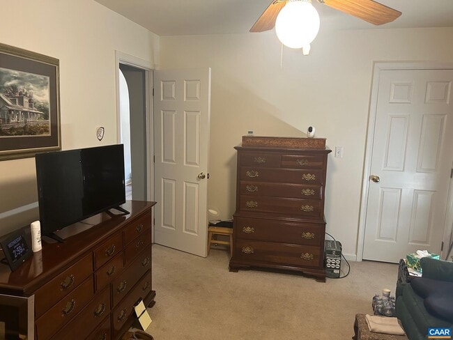 Building Photo - 136 Goldenrod Ct