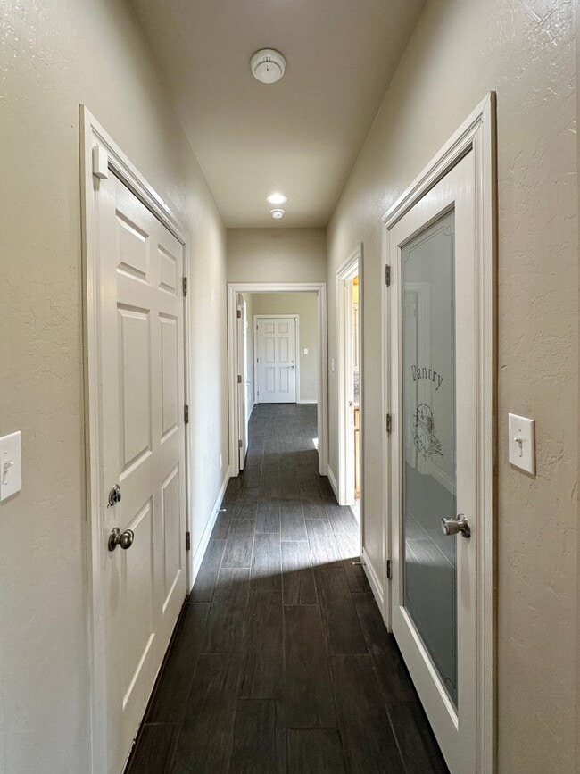 Building Photo - Rent Reduction!! 2 story, 5-bedroom 3 bath home in Wyatt Acres