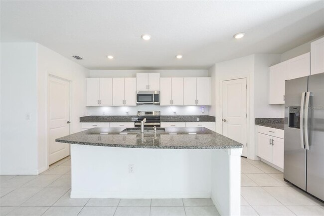 Building Photo - 9913 Jackfruit Ct