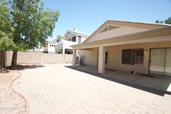 Primary Photo - 2724 W Lamar Rd