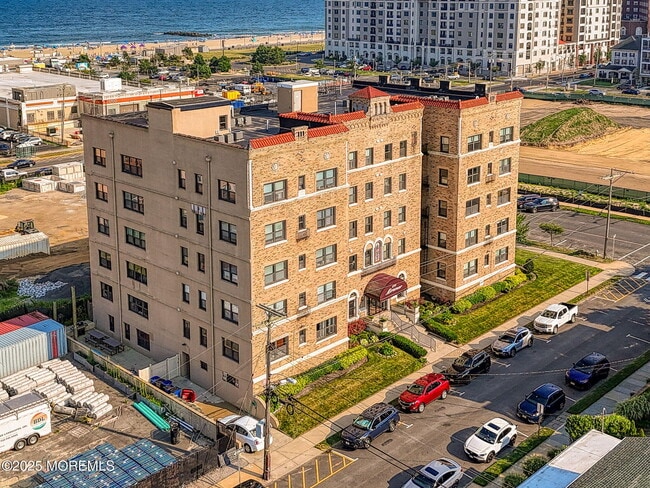 Building Photo - 1700 Webb St