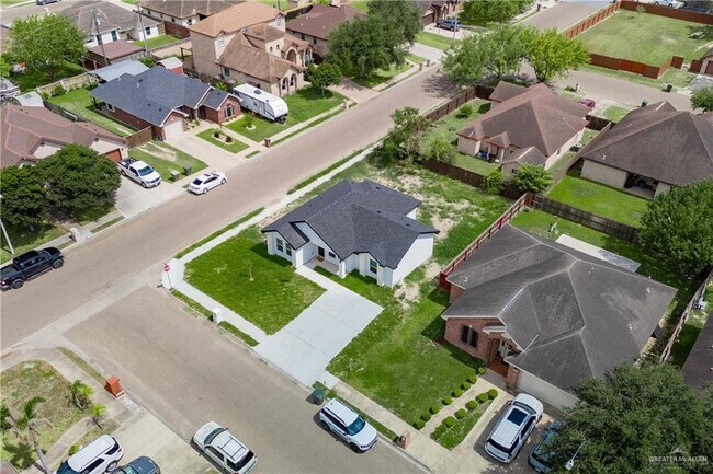 Building Photo - 309 Lilly Dr