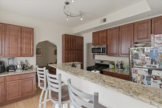 Building Photo - 3144 N Southport Ave