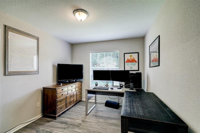 Building Photo - 1860 White Oak Dr