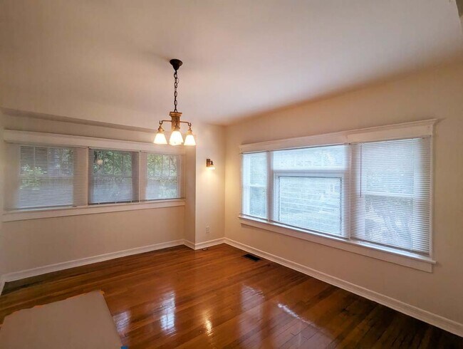Building Photo - 1421 Kellam Ave