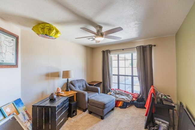 Building Photo - Beautiful 4 Bedroom 2 Bath Home!