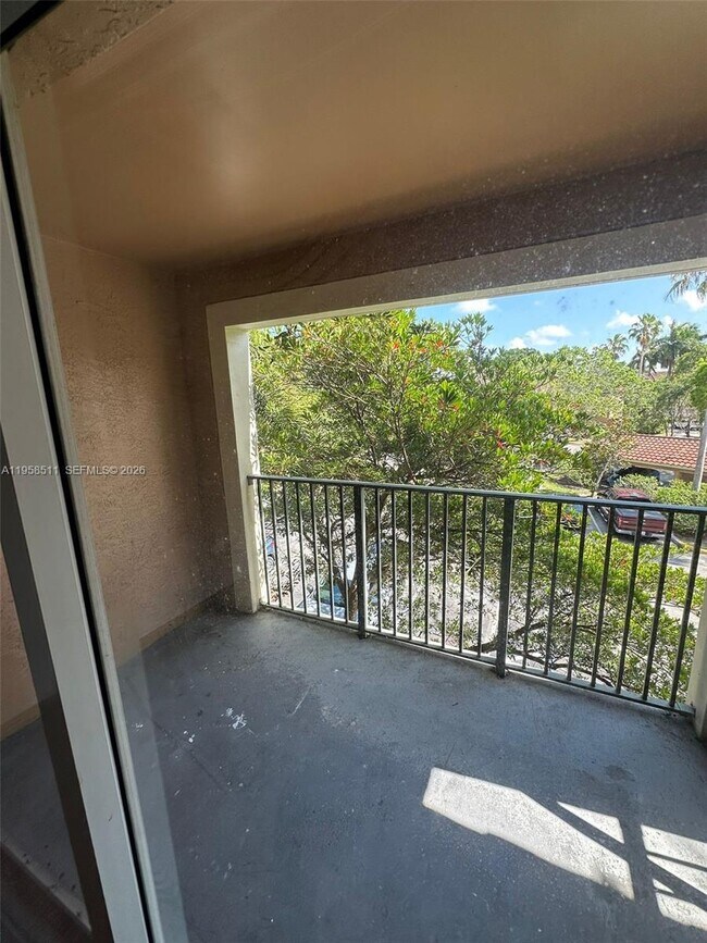 Building Photo - 4848 N State Rd 7