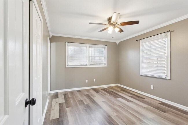 Building Photo - End-Unit 3BR Townhome Courthouse Green Near Fort Eustis