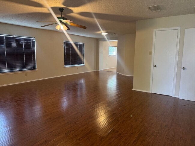 Building Photo - Beautiful 3/2 Home Available for Lease In NW San Antonio!
