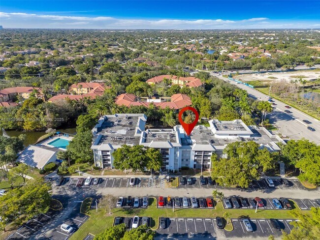 Building Photo - 711 N Pine Island Rd