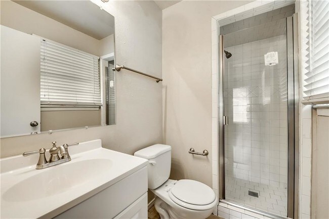 Building Photo - 1601 Larkspur Dr