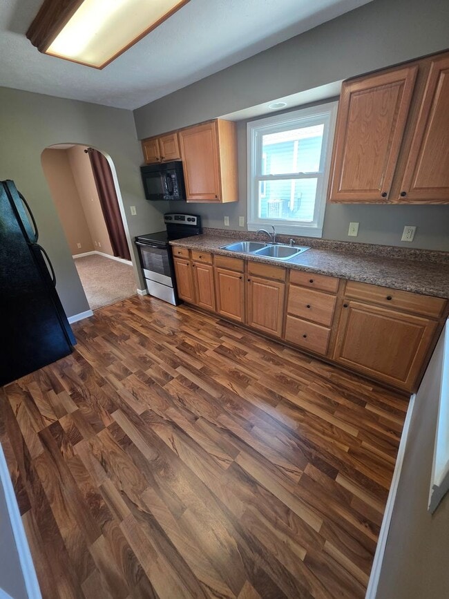 Building Photo - Looking for Cozy? You Just Found It.