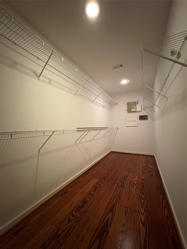 Building Photo - 2918 Commerce St