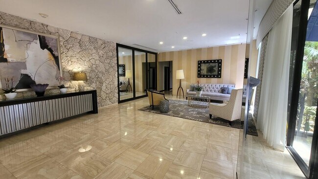 Building Photo - 2480 Presidential Way