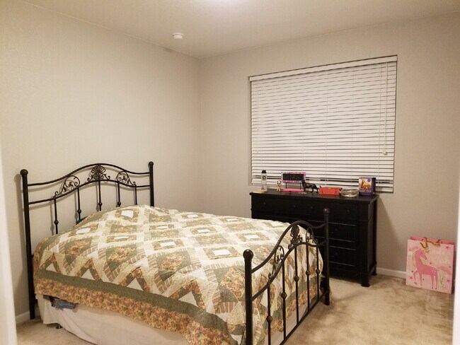 Building Photo - Gorgeous 4-Bed 3.5-Bath Home in Dayton Triangle!