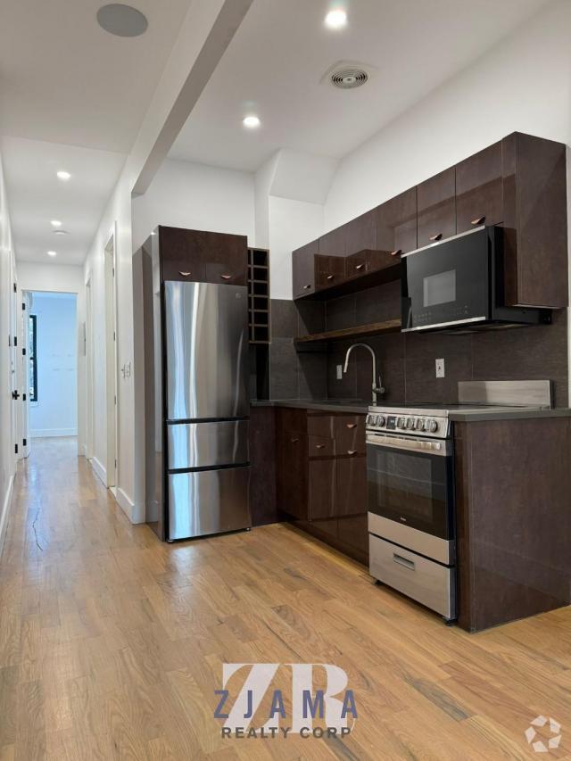 Building Photo - 3 bedroom in Brooklyn NY 11206