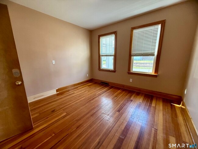 Building Photo - 112 Belden St