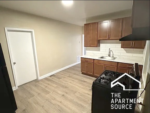 Building Photo - 8364 S Brandon Ave