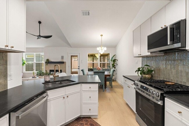 Building Photo - 8202 Cache Dr