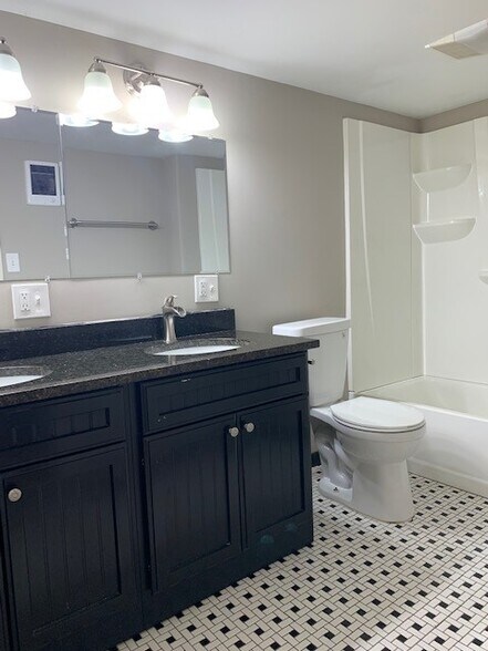 Building Photo - 744 Berkley Rd