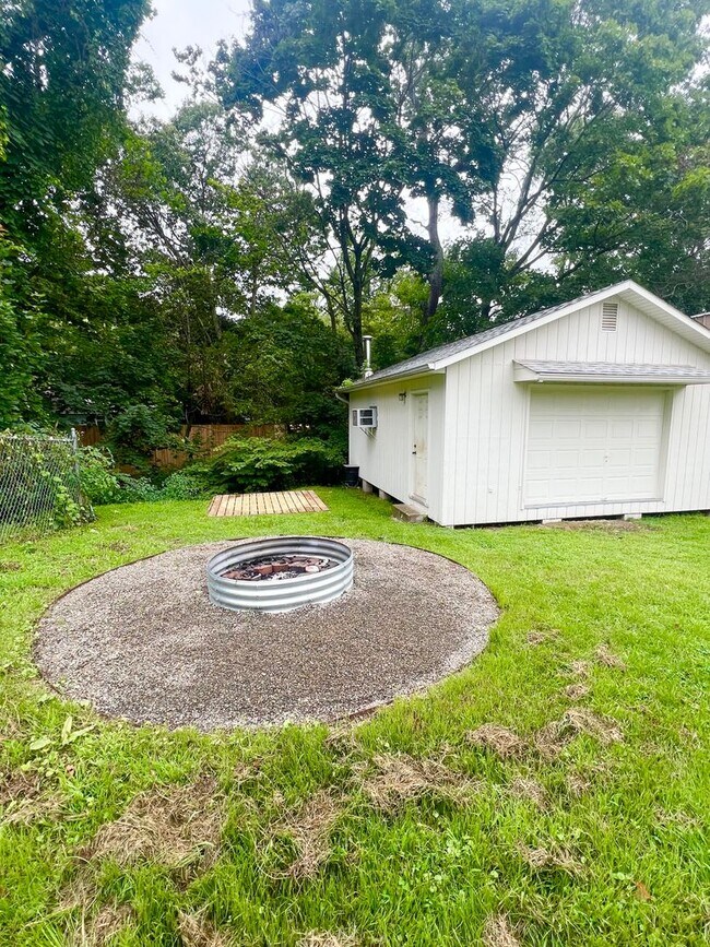 Building Photo - 3 Bedroom 2 Bath house Great Swannanoa Loc...