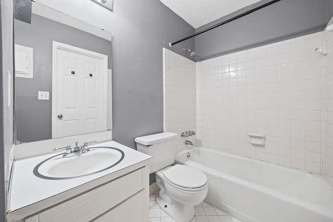 Building Photo - Convenient 1 Bedroom, 1 Bath first-floor condo located in Pawtuckett on the Green near the airpor...