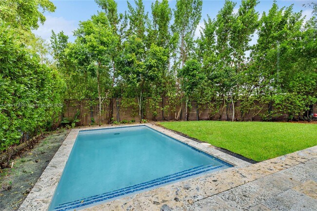Building Photo - 8640 Arboretum Ln