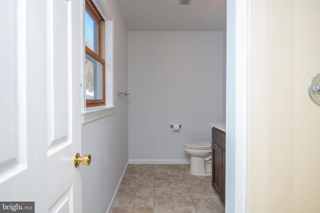 Building Photo - 1957 Lincoln Ave